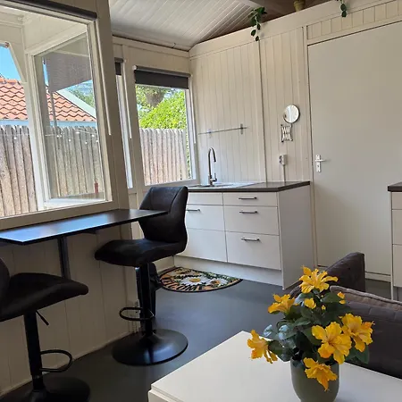 Tiny House Madame Jeanette Nabij Centrum En Zee بيت للعطل *