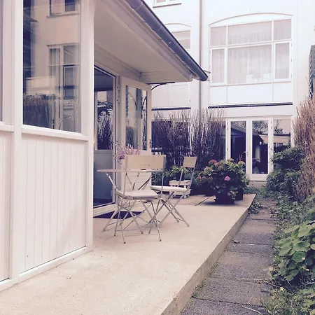 Tiny House Madame Jeanette Nabij Centrum En Zee بيت للعطل